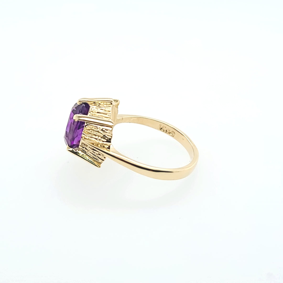 Oval Amethyst Ring