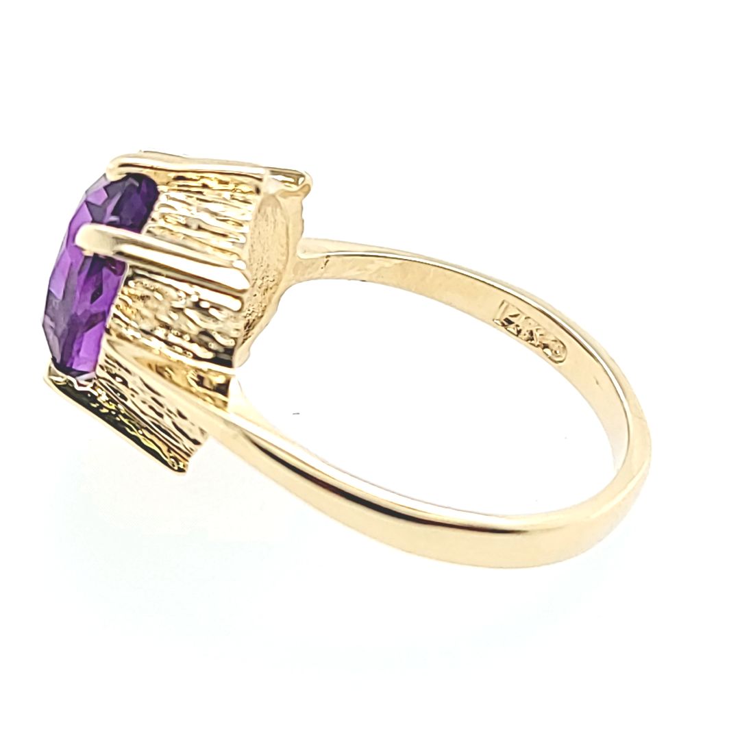 Oval Amethyst Ring