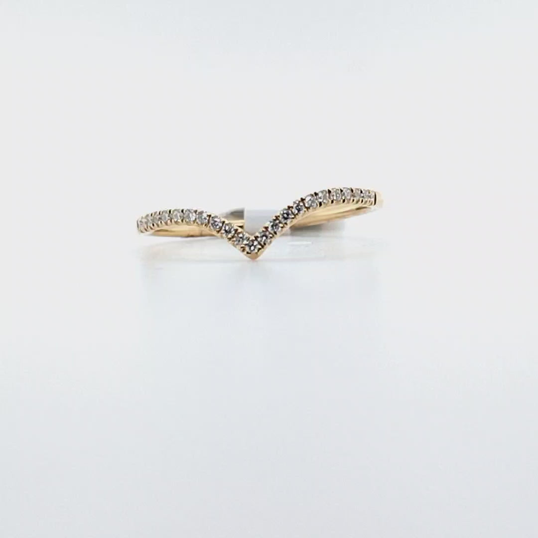 Diamond V Ring