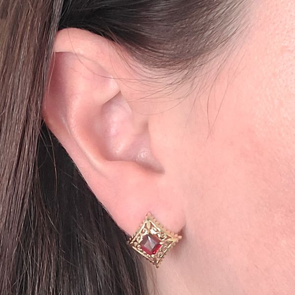 garnet-stud-earrings