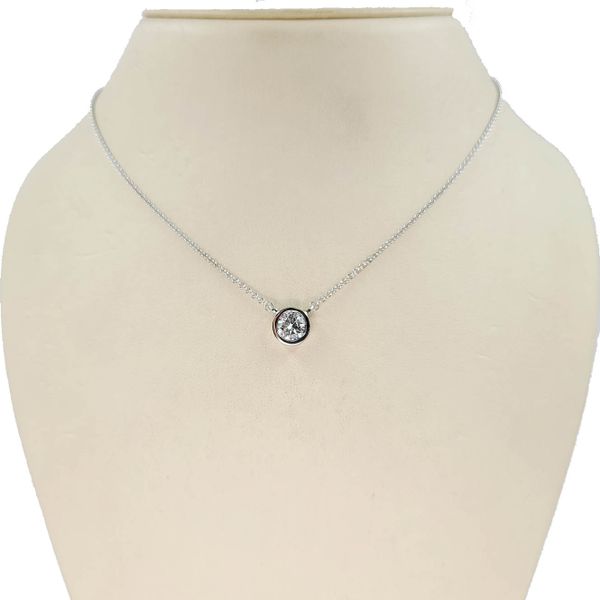 Diamond-Bezel-necklace