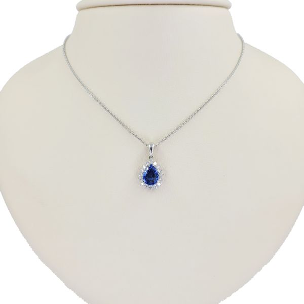Sapphire-and-diamond-pendant-necklace